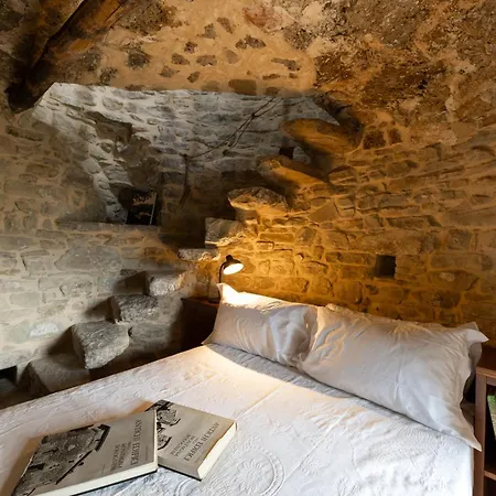 Torre Di Vedetta Medieval Rustic Farmhouse, 10 Beds 別荘