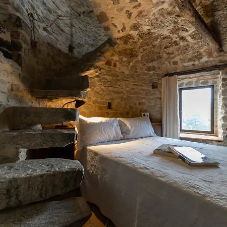 別荘 Torre Di Vedetta Medieval Rustic Farmhouse, 10 Beds *